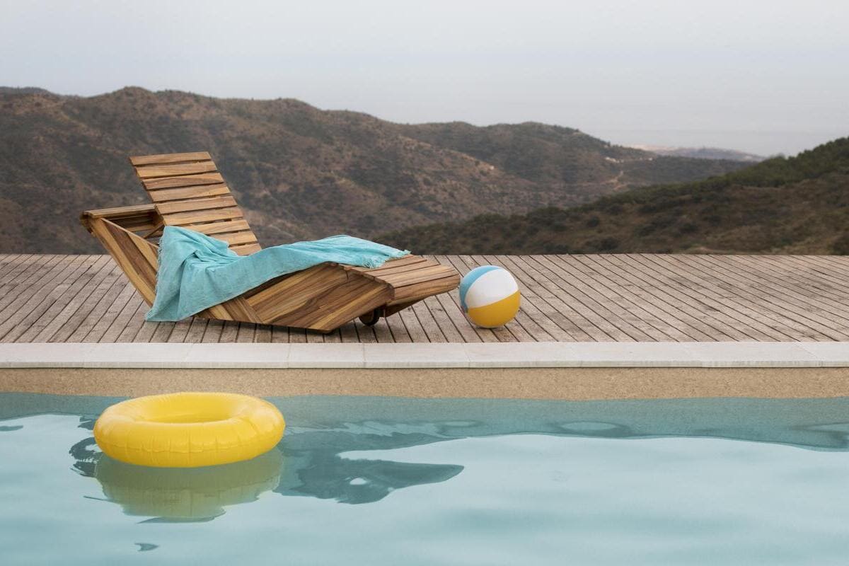 A importância de escolher o fornecedor certo ao Comprar Boias para Piscina no Atacado